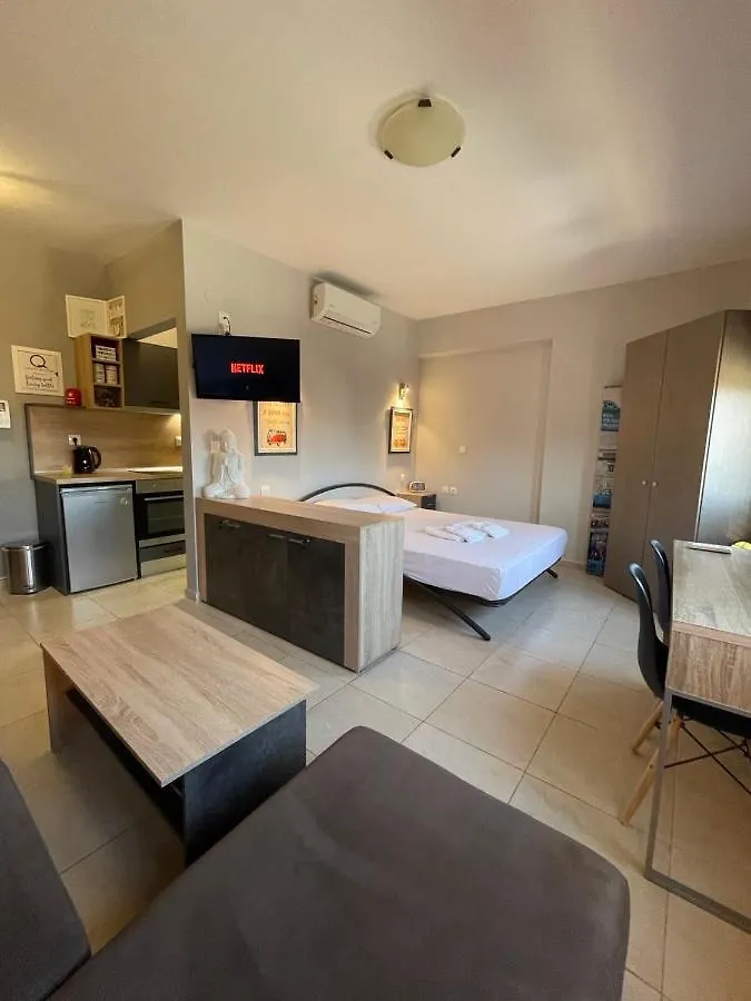 Q Luxury Rooms Perea Center contacts